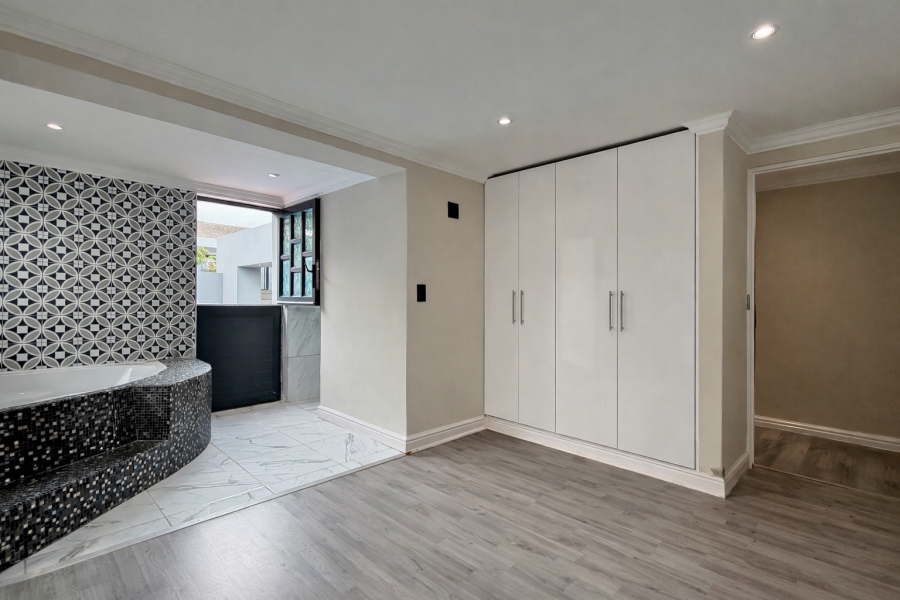 6 Bedroom Property for Sale in Fernwood Western Cape